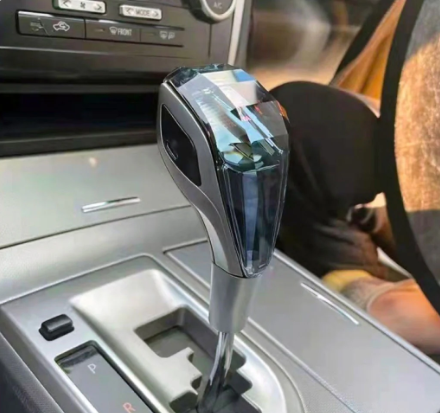 Schimbator auto RGB din cristal - Eleganta pentru masina ta 🚗