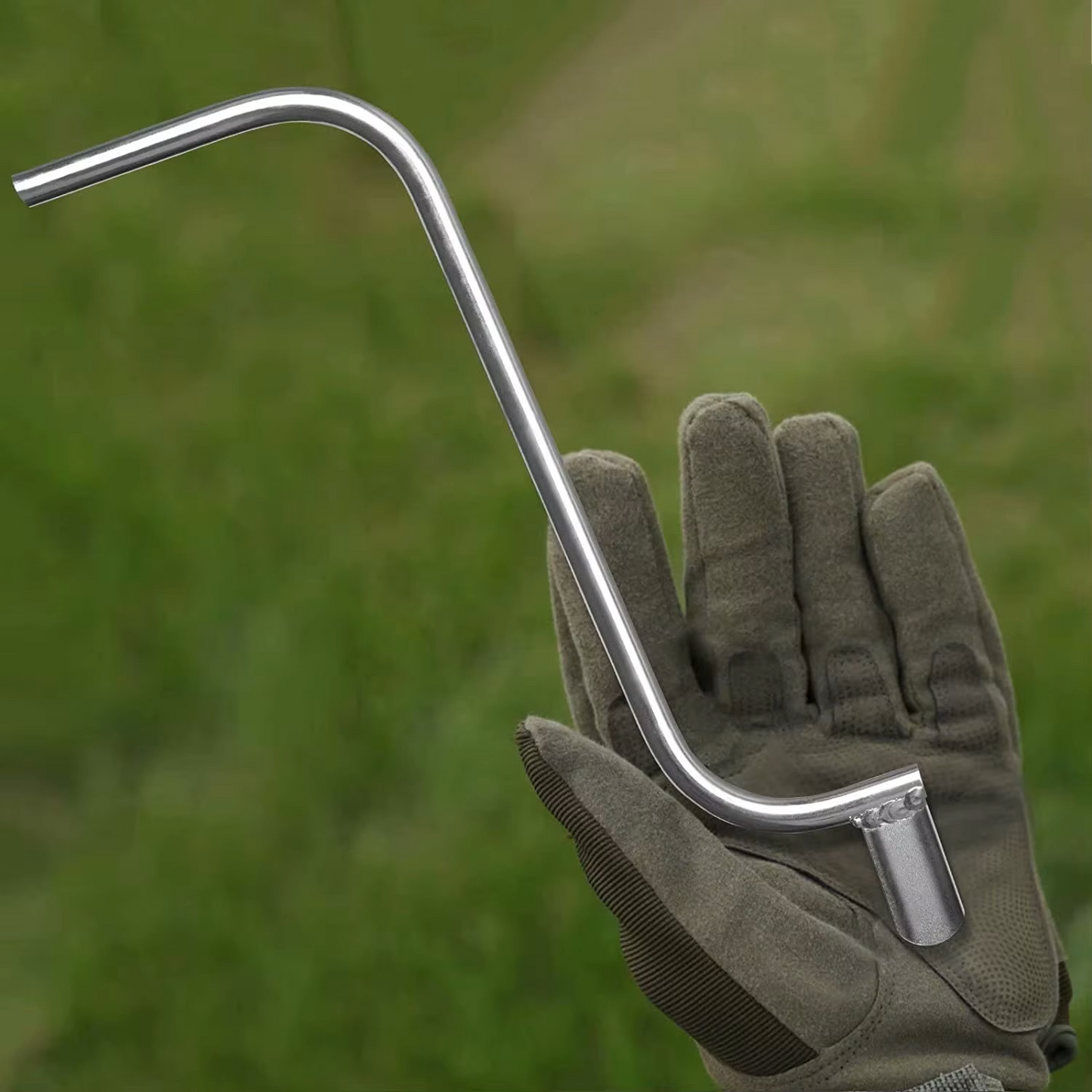 Instrument de strangere a sârmei de gard